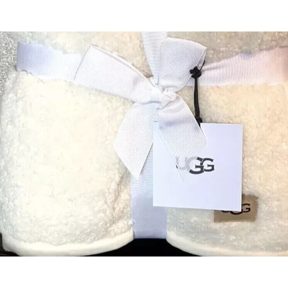 New with Tags UGG Home Nisa Shearling Throw Blanket‎ Snow White 50x 70 - Picture 4 of 8